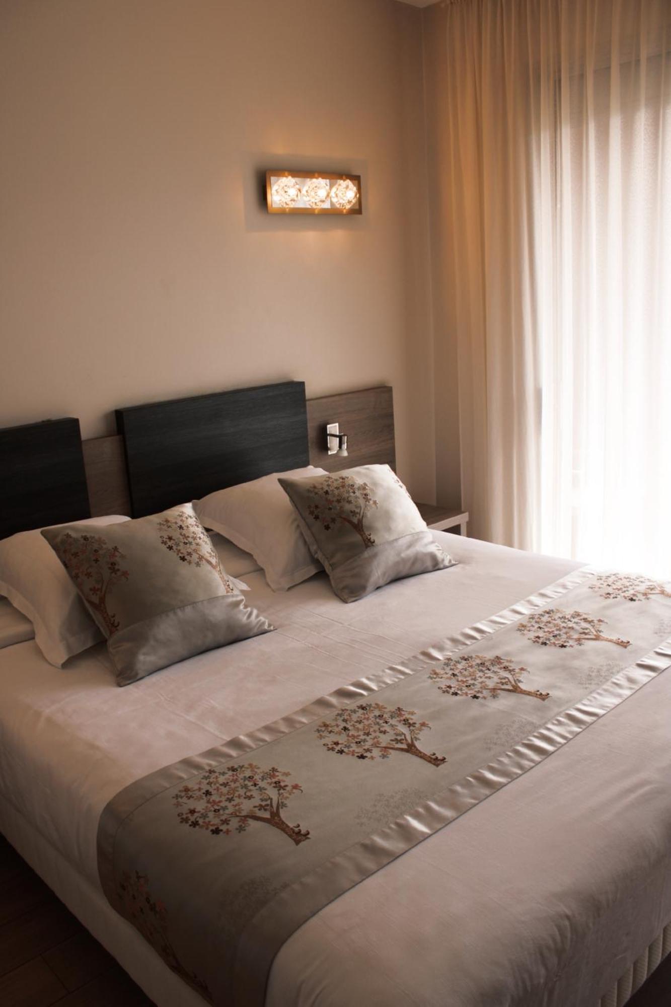 Hotel Poretta 鲁西亚纳 外观 照片